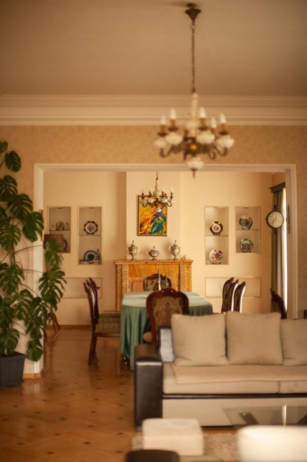 Neli & Zaal Guest House Telavi Bagian luar foto