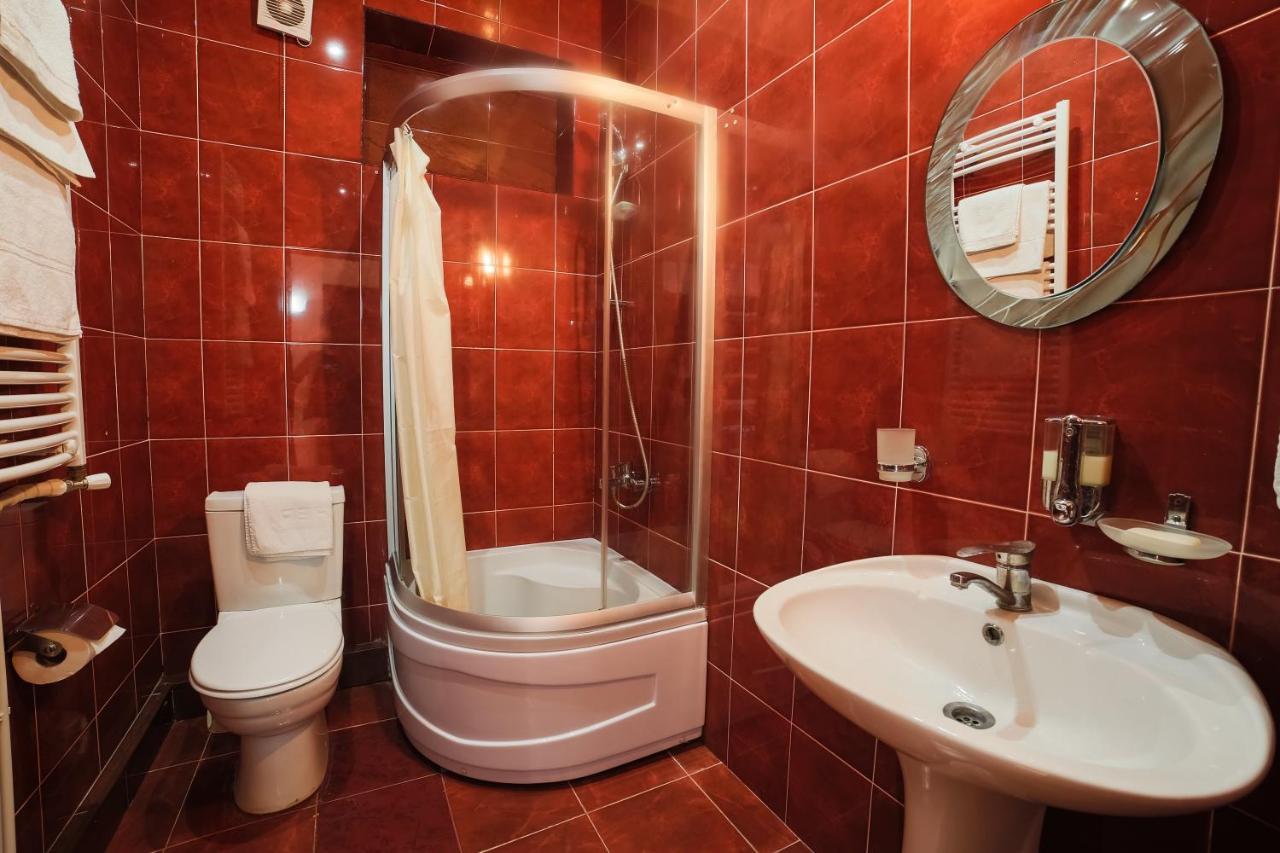 Neli & Zaal Guest House Telavi Bagian luar foto