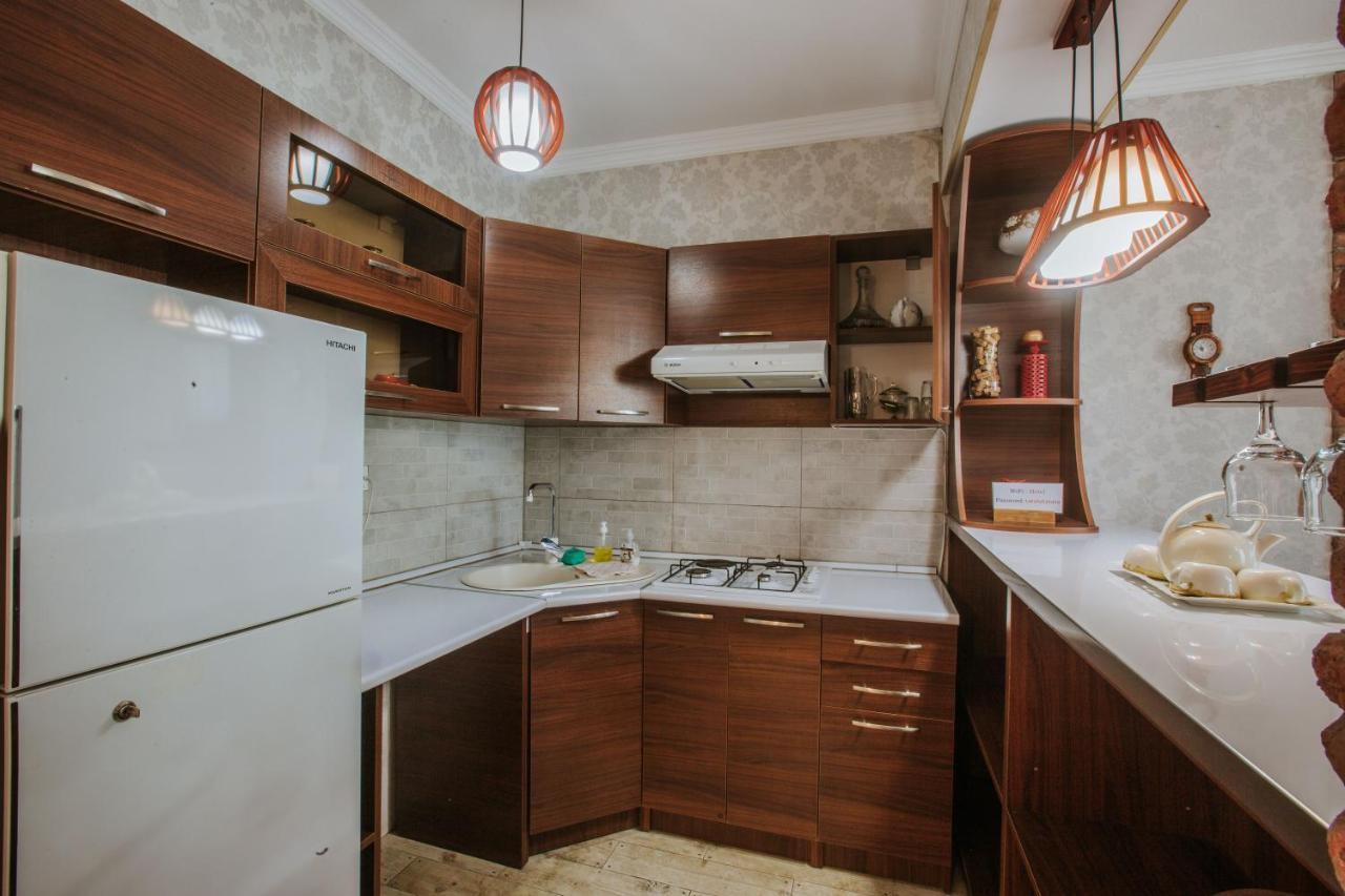 Neli & Zaal Guest House Telavi Bagian luar foto