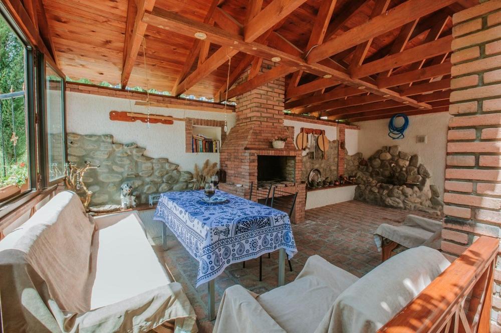 Neli & Zaal Guest House Telavi Bagian luar foto